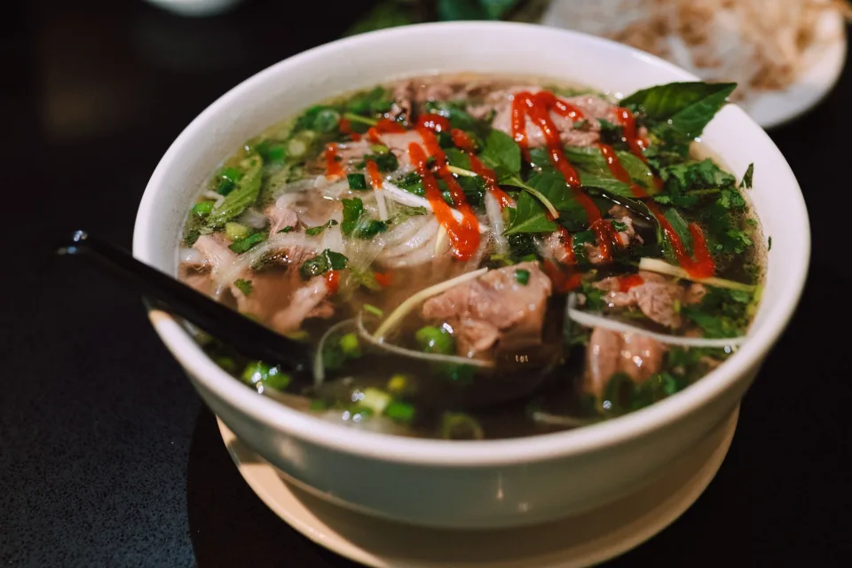 Bàn ăn gia đình
